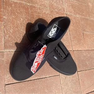 NWT Vans Lo Pro W 7.5 black w/ black soles